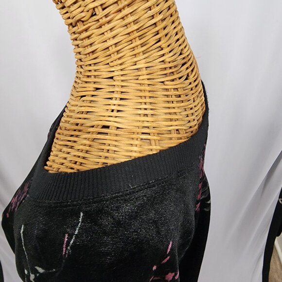 Torrid Black with Pink Floral Print, Velvet Like, Sweatshirt Size 1 TORRID (1X) - Picture 9 of 10
